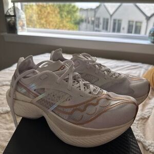 Saucony Endorphin Elite